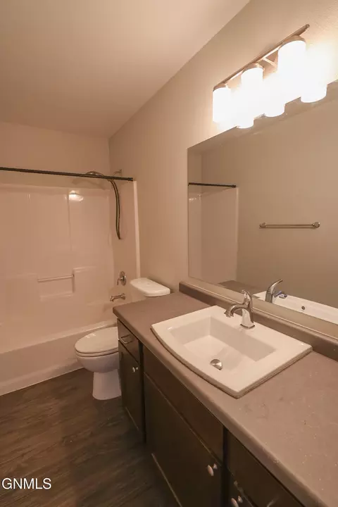 Bath - 2713 30th St W, Williston, ND 58801 photo 7 of 7