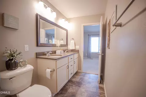 Bath - 3214 Kenner Loop, Bismarck, ND 58504 photo 7 of 12