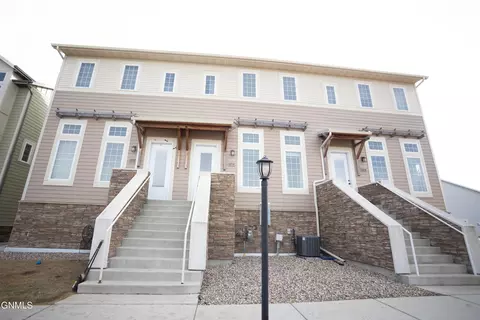 3214 Kenner Loop, Bismarck, ND 58504