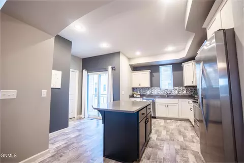 Kitchen - 3214 Kenner Loop, Bismarck, ND 58504 photo 5 of 7