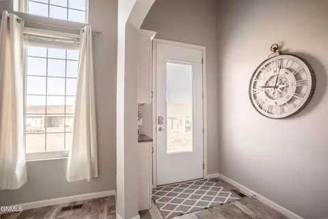Entry Way - 3214 Kenner Loop, Bismarck, ND 58504 photo 2 of 6