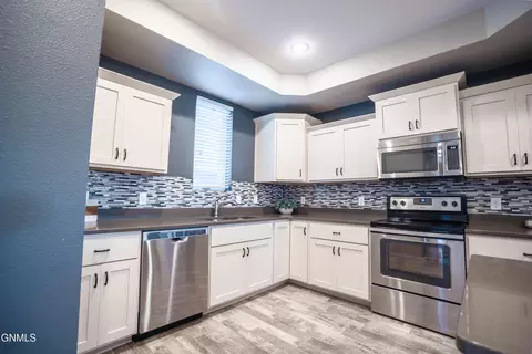 Kitchen - 3214 Kenner Loop, Bismarck, ND 58504 photo 6 of 7