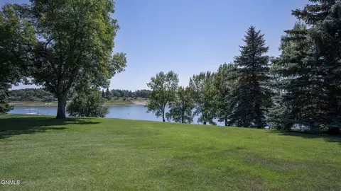 846 45th Ave NW, Hazen, ND 58545