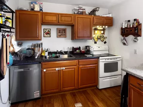 Kitchen - 1024 W Broadway, Williston, ND 58801 photo 1 of 4