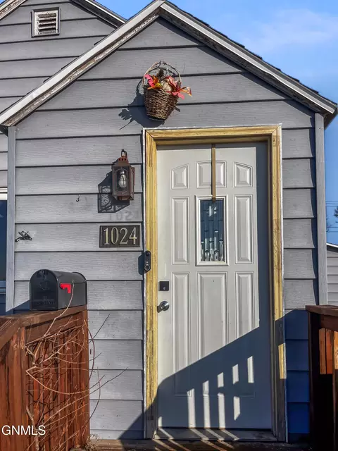 Exterior - 1024 W Broadway, Williston, ND 58801 photo 3 of 3