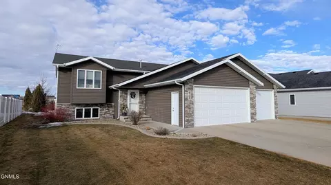 4708 Windsor St, Bismarck, ND 58503