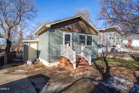 410 N 22nd St N, Bismarck, ND 58501