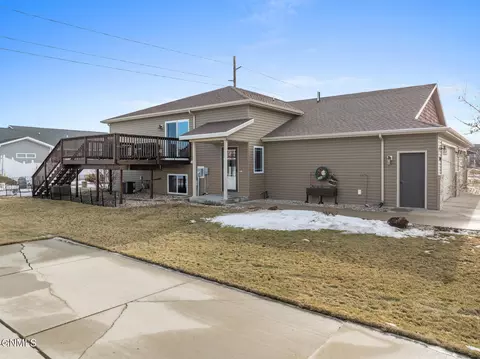 3409 Spruce Ln, Minot, ND 58701