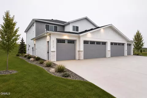 4113 Platinum St, Bismarck, ND 58503