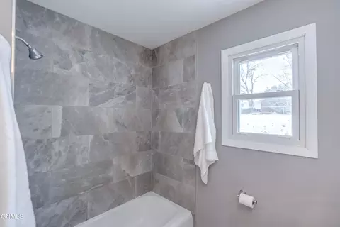 Bath - 604 11th St NW, Mandan, ND 58554 photo 5 of 12