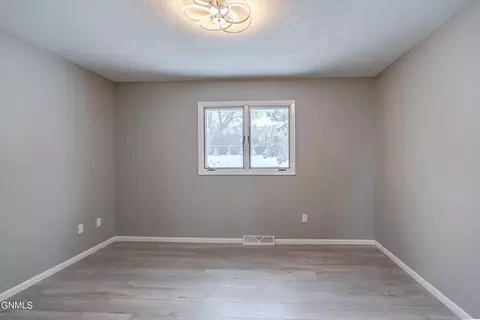Bedroom - 604 11th St NW, Mandan, ND 58554 photo 1 of 9