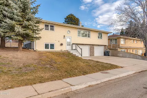 Exterior - 604 11th St NW, Mandan, ND 58554 photo 3 of 7