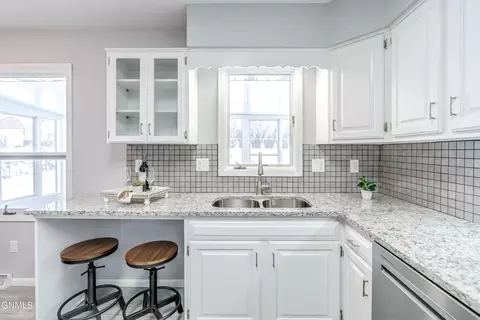 Kitchen - 604 11th St NW, Mandan, ND 58554 photo 3 of 5
