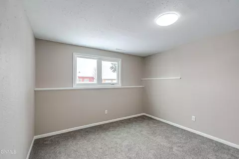 Bedroom - 604 11th St NW, Mandan, ND 58554 photo 8 of 9