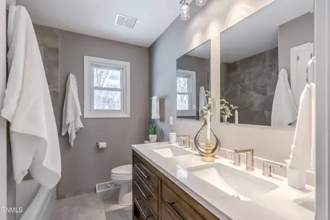 Bath - 604 11th St NW, Mandan, ND 58554 photo 4 of 12