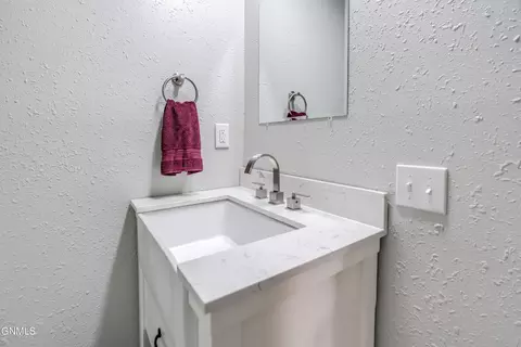 Bath - 604 11th St NW, Mandan, ND 58554 photo 11 of 12