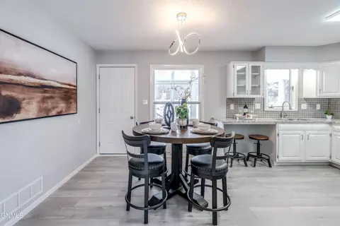 Dining - 604 11th St NW, Mandan, ND 58554 photo 1 of 3