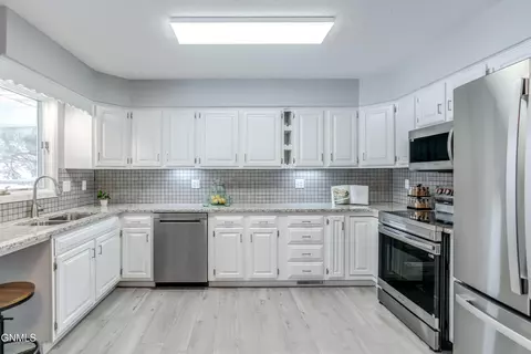 Kitchen - 604 11th St NW, Mandan, ND 58554 photo 1 of 5
