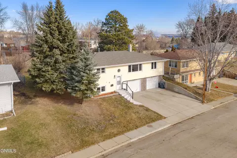 View/Area - 604 11th St NW, Mandan, ND 58554 photo 2 of 8