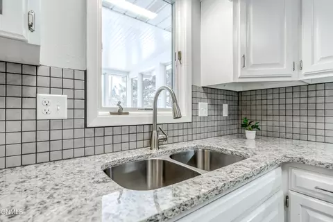 Kitchen - 604 11th St NW, Mandan, ND 58554 photo 4 of 5