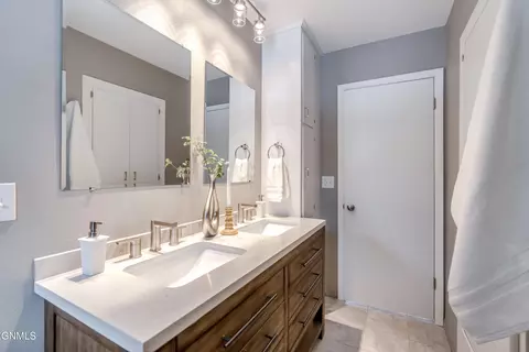 Bath - 604 11th St NW, Mandan, ND 58554 photo 7 of 12