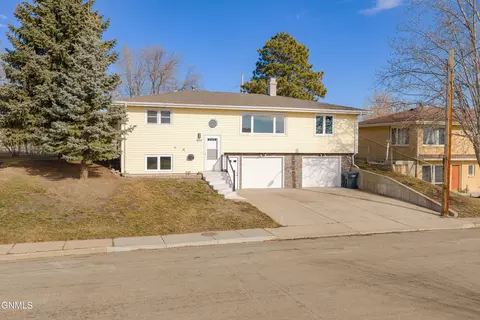 Exterior - 604 11th St NW, Mandan, ND 58554 photo 7 of 7