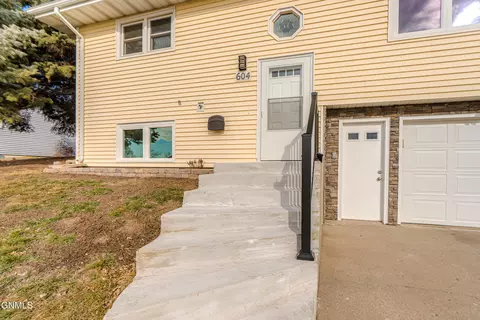 Exterior - 604 11th St NW, Mandan, ND 58554 photo 5 of 7