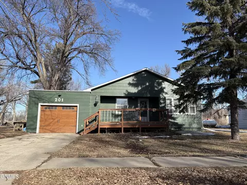 201 7th St N, Ellendale, ND 58436