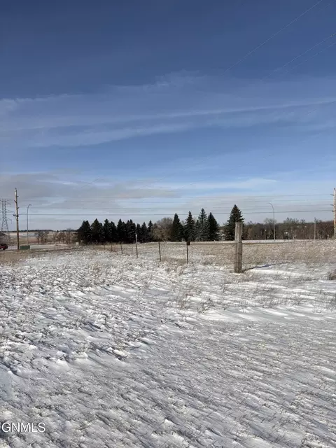 7035 Aurora St, Bismarck, ND 58503