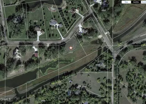 1675 Far West Dr, Bismarck, ND 58504