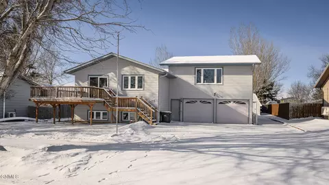 1023 Elbowoods Dr, Hazen, ND 58545