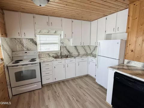 Kitchen - 8010 68th St NW, Stanley, ND 58784 photo 4 of 4