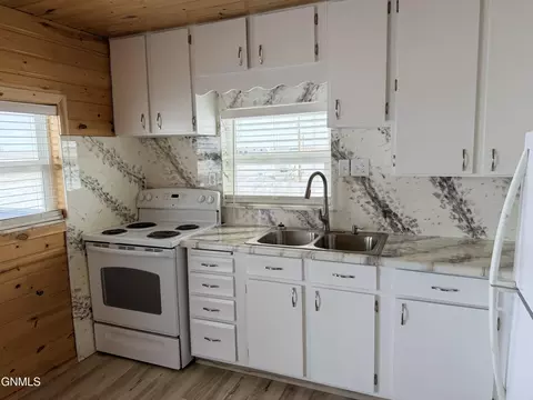Kitchen - 8010 68th St NW, Stanley, ND 58784 photo 3 of 4