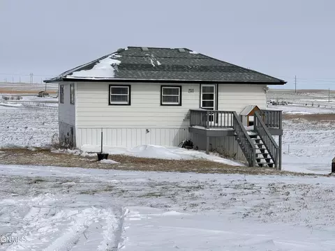 8010 68th St NW, Stanley, ND 58784