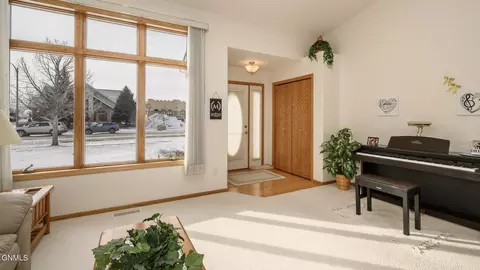Entry Way - 756 W Interstate Ave W, Bismarck, ND 58503 photo 1 of 3