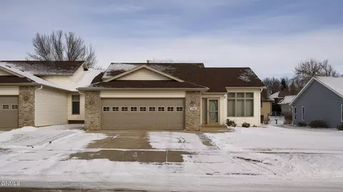 Exterior - 756 W Interstate Ave W, Bismarck, ND 58503 photo 2 of 2