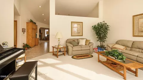 Living - 756 W Interstate Ave W, Bismarck, ND 58503 photo 2 of 3