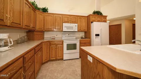 Kitchen - 756 W Interstate Ave W, Bismarck, ND 58503 photo 2 of 6