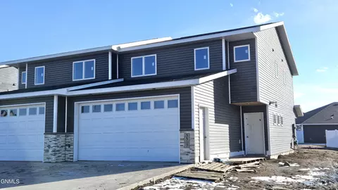 3507 24th St SE, Mandan, ND 58554