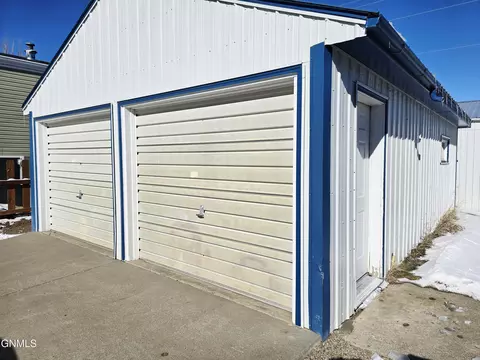 1100 11th St SE, Mandan, ND 58554