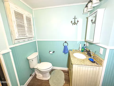 Bath - 5704 16th Ave W, Williston, ND 58801 photo 5 of 7