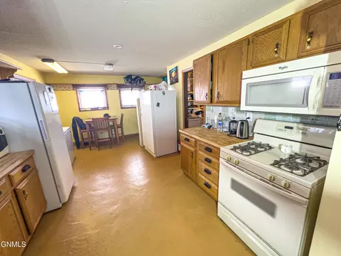Kitchen - 5704 16th Ave W, Williston, ND 58801 photo 8 of 8