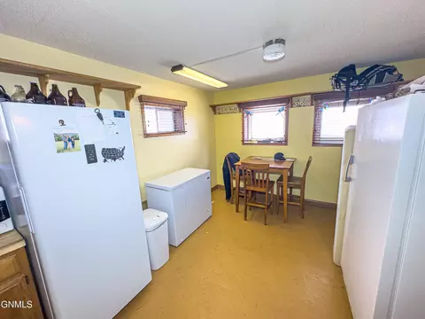 Kitchen - 5704 16th Ave W, Williston, ND 58801 photo 7 of 8