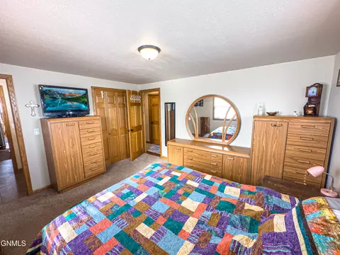 Bedroom - 5704 16th Ave W, Williston, ND 58801 photo 2 of 5