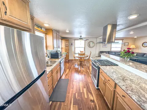 Kitchen - 5704 16th Ave W, Williston, ND 58801 photo 2 of 8