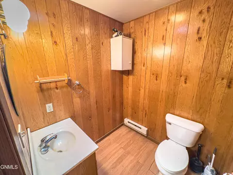 Bath - 5704 16th Ave W, Williston, ND 58801 photo 6 of 7