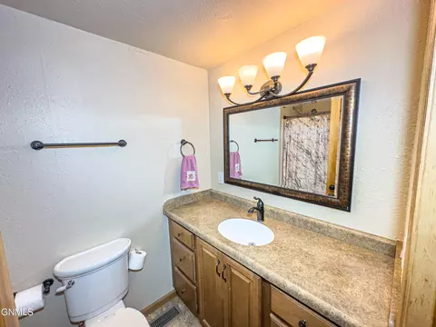 Bath - 5704 16th Ave W, Williston, ND 58801 photo 2 of 7