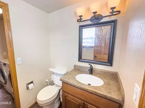 Bath - 5704 16th Ave W, Williston, ND 58801 photo 1 of 7