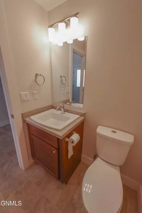 Bath - 2807 28th St W, Williston, ND 58801 photo 1 of 4