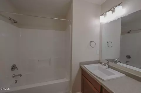 Bath - 2807 28th St W, Williston, ND 58801 photo 4 of 4
